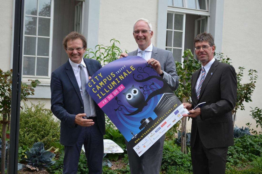 Hochschulpräsident Prof. Dr. Norbert Kihn (links), Oberbürgermeister Wolfram Leibe (Mitte) und Uni-Präsident Prof. Dr. Michael Jäckel freuen sich schon auf den City Campus und die Illuminale. Foto: Pees