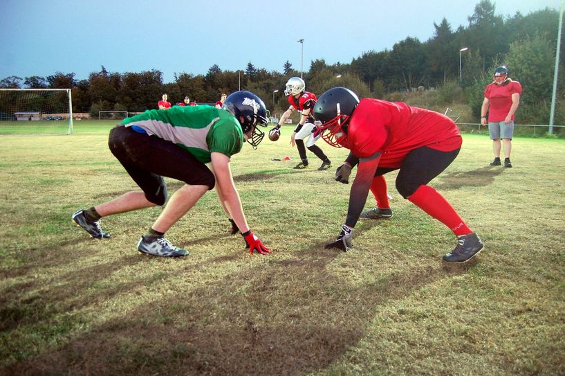 »Ob groß, klein, dick oder dünn - beim American Football findet jeder seine Aufgabe.« Zwei Mal pro Woche trainieren die »Celtic Guardians« in Kastellaun. Foto: Robert Syska