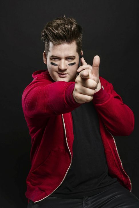 Nach "Selfie von Mutti" knöpft sich Chris Tall nun den werten Herrn Papa vor. Foto: Robert Maschke