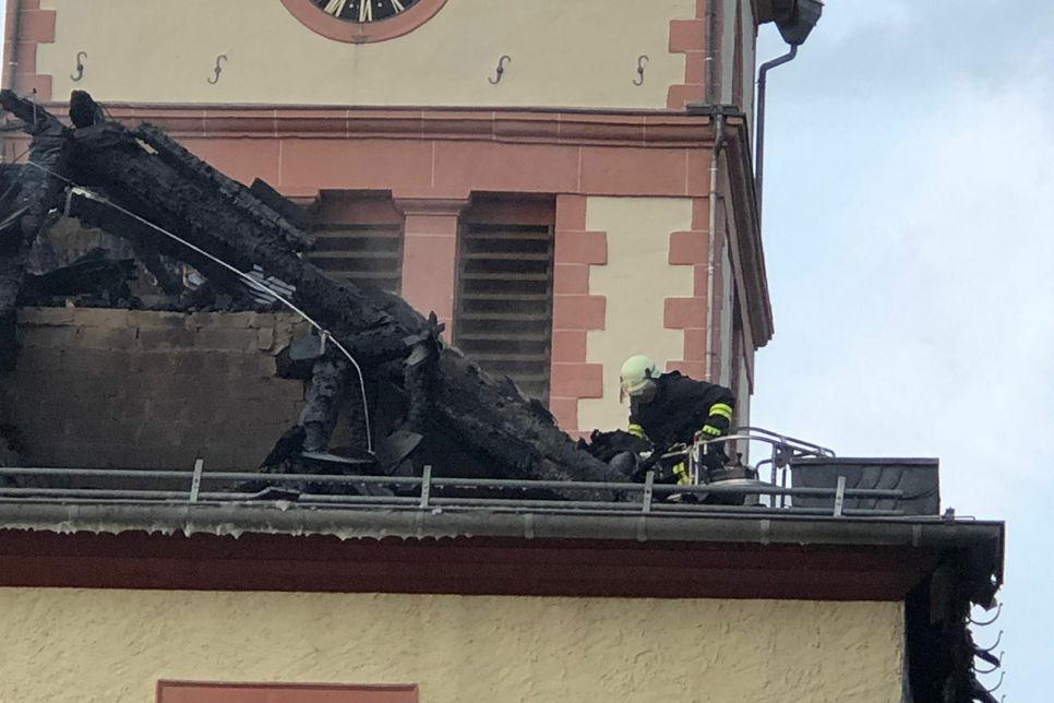 Das Kirchendach wurde ein Raub der Flammen.