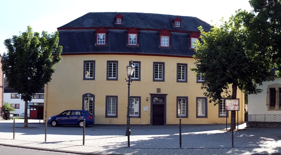 Die Stadt wird der katholischen Kirche die Komturei abkaufen. Die Pläne für den Umbau wurden nun der Öffentlichkeit vorgestellt. Archivfoto: Wirtz