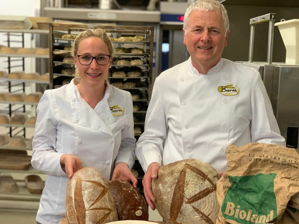 Charlotte und Johannes Barth von der gleichnamigen Vollkornbäckerei in Niederfell freuen sich über die Auszeichnung.