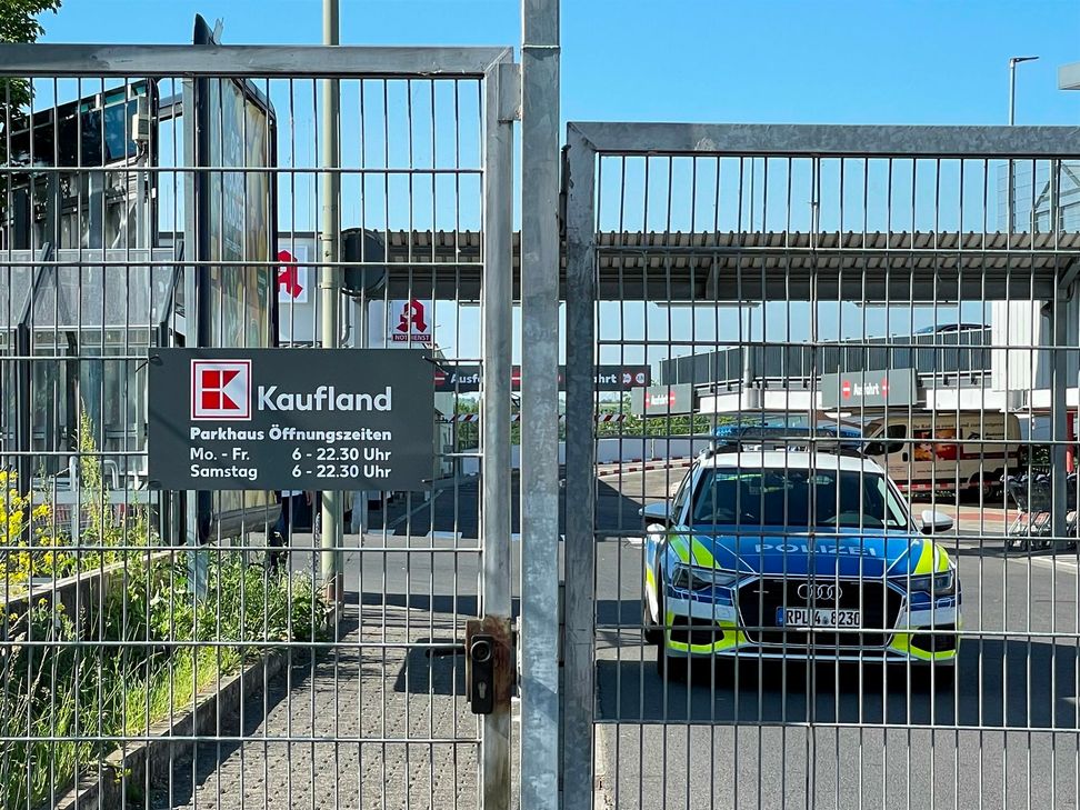 Polizeieinsatz im "Kaufland" am Montagmorgen.