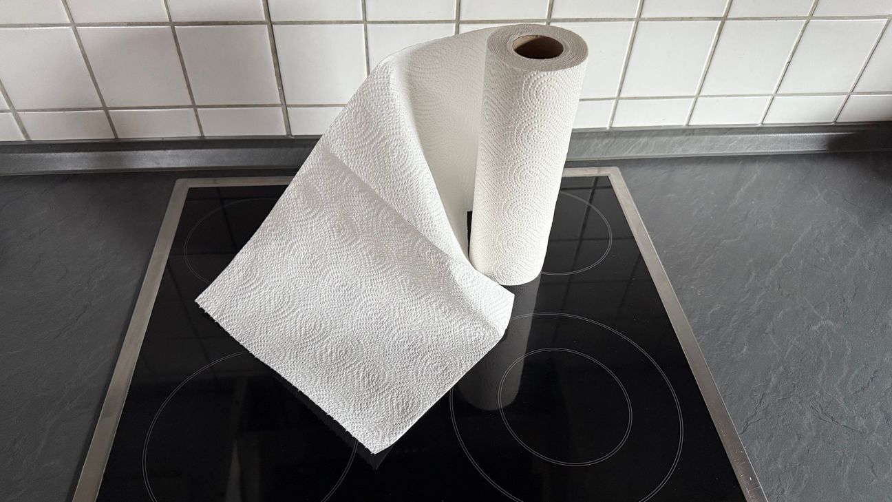 Keine gute Rezeptidee: Küchenrolle auf dem Herd sorgte für Feuerwehreinsatz.