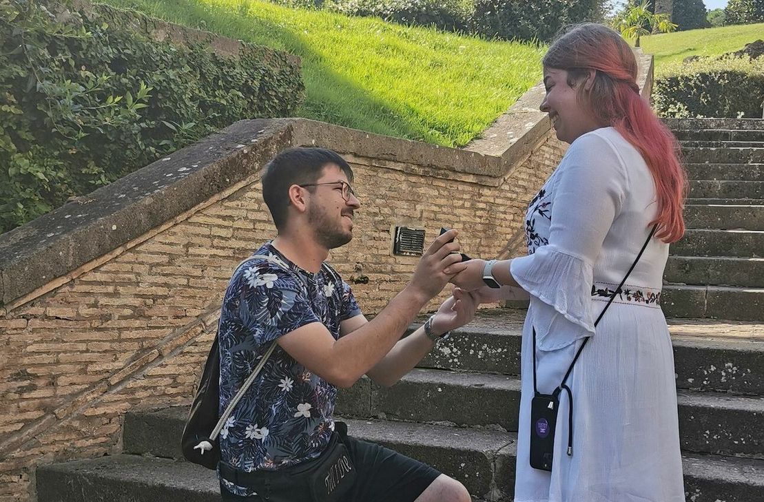 Während der Reise bahnte sich auch eine "grüne Hochzeit" an zwischen Chiara Eichinger und Stefan Weber. Er machte der Tochter von Reiseleiter Diethard Eichinger-Heß und dessen Frau Marion in den Vatikanischen Gärten einen Heiratsantrag.