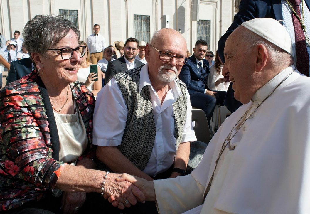 Diamantene Hochzeit in Rom feiern und Papst Franziskus die Hand schütteln: Dieser Traum ging für den früheren Kommerner Schützenpräsidenten Eberhard Schwarzbach und seine Frau Gisela in Erfüllung.