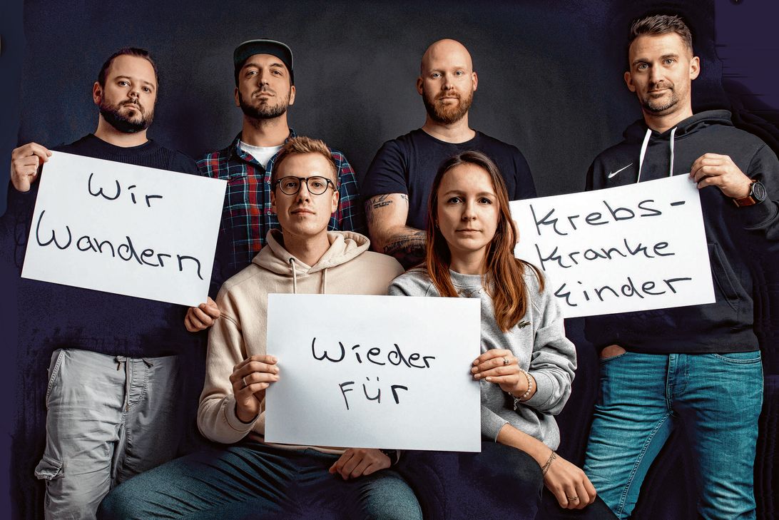 Jan Dahley, Jochen vieregge, Christopher Albrech und André Johnen sowie Lukas Rölz und Jana Wolschke organisieren zum zweiten Mal eine 35 Kilometer lange Wanderung für krebskranke Knder.
