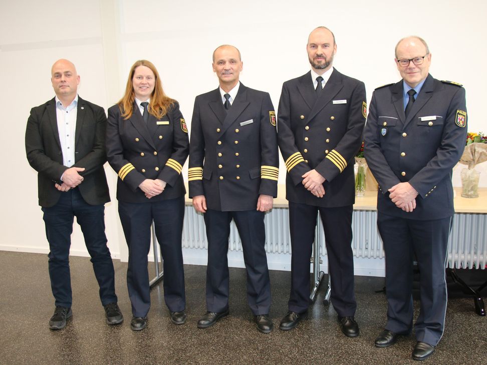 Von links: Patrick Kirf (Personalrat), PR'in Ann-Cathrin Grabowski, EPHK Achim Bartholome, PHK Frank Schilken, PP Christoph Semmelrogge