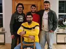 Fereydoun, Amir und Abdullah (v.l.) sowie Elias (sitzend) haben sich im Kreis ein neues Leben aufgebaut.