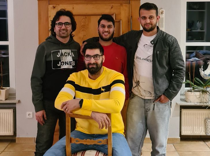 Fereydoun, Amir und Abdullah (v.l.) sowie Elias (sitzend) haben sich im Kreis ein neues Leben aufgebaut.