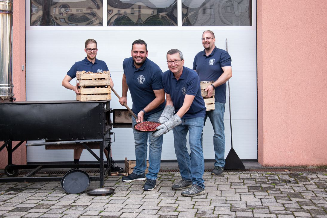 Am Sonntag, 3. September, dreht sich in Geichlingen alles um Quetschentorten. Hier im Bild im Einsatz (von links): Sebastian Thiex, Frank Blasen, Wolfgang Gansen und Wolfgang Schäfer.