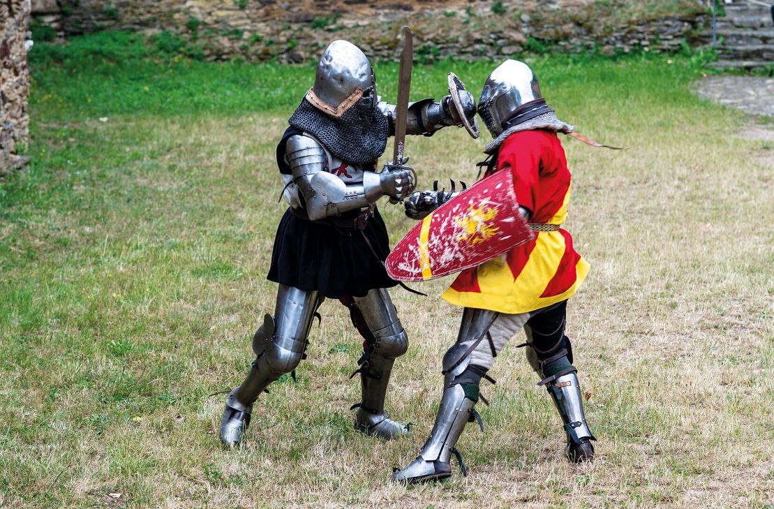An Ostern wird auf Burg Rheinfels Kindertheater, Schwertkampf und Bogenschießen geboten.