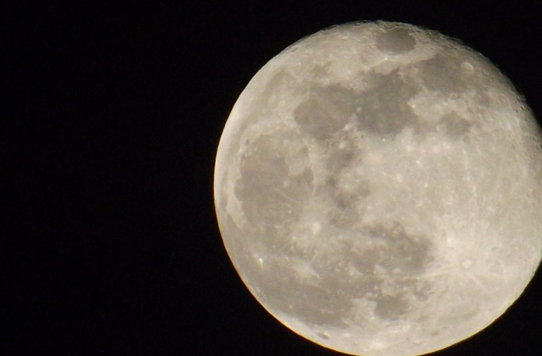 Der Mond über Saarburg