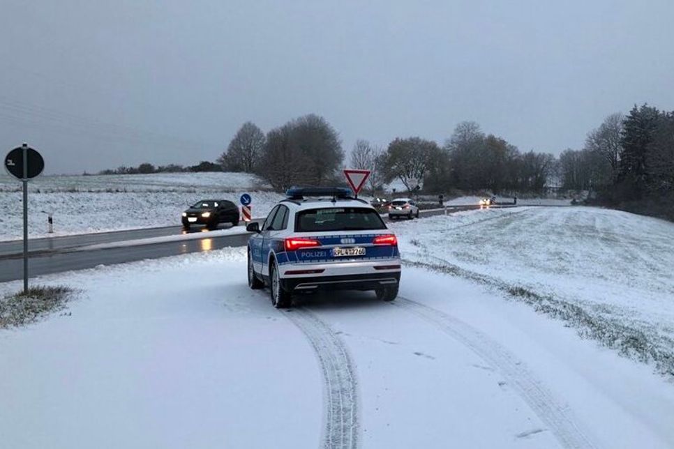 Die Polizei zeigte bei den winterlichen Verkehrsverhältnissen Präsenz. Ein Lob ging an das Verhalten der Autofahrer.