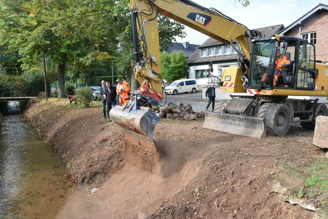 In der Straße »An der Gülichsburg« in Schwerfen ist eine Engstelle des Rotbachs beseitigt worden. Foto: Scholl