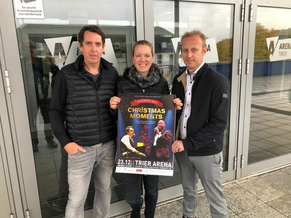 Thomas Schwab, Julia Reidenbach (Chor "Über Brücken"), Arnd Landwehr, Geschäftsführer Arena Trier. Foto: Veranstalter