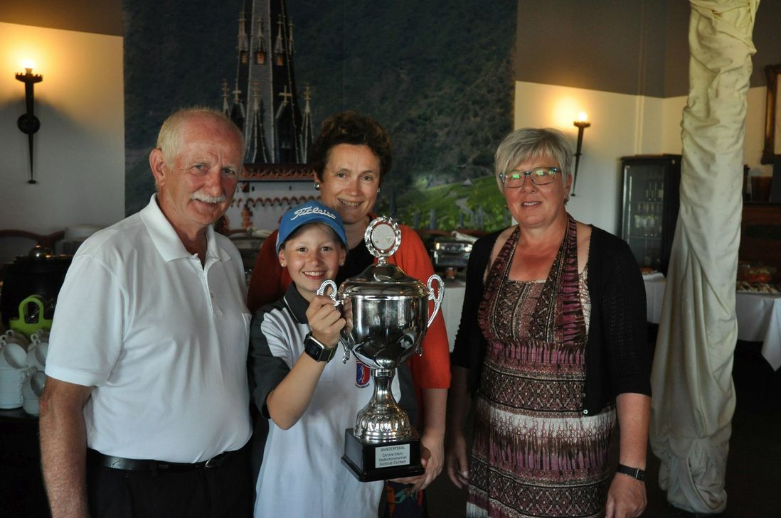 Nina Hölzenbein ist eine sehr erfolgreiche Nachwuchsgolferin.