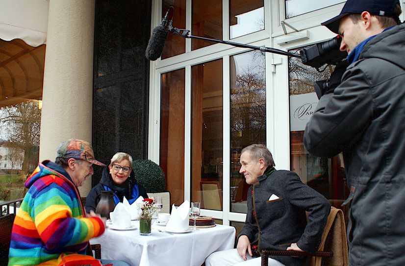 Heike Sellen, Dr. André Borsche (l.) und Heinz Peter Dilly von "Creuznach Con Cuore" beim TV-Dreh.