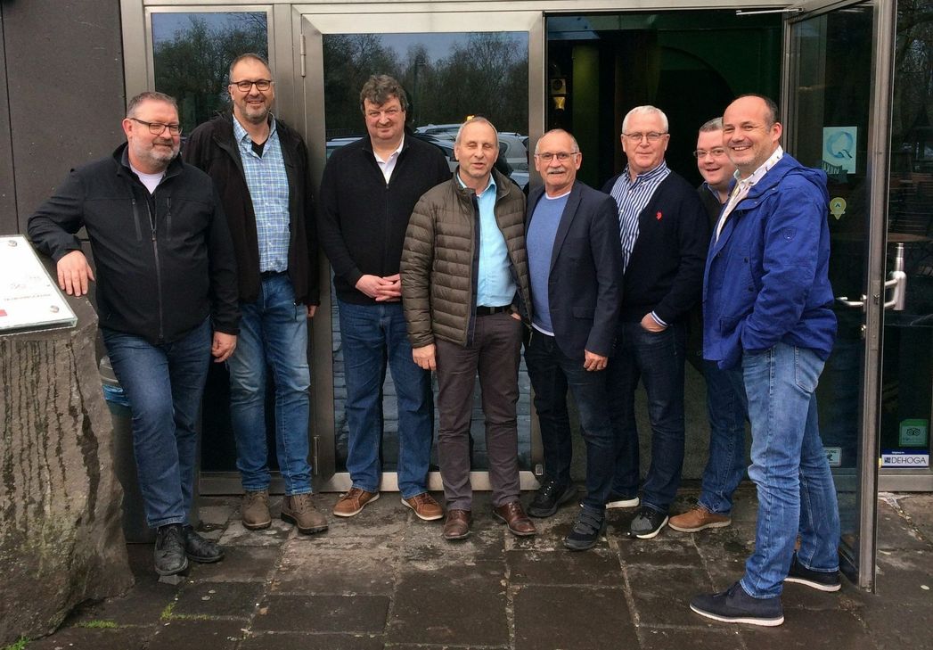 Die "Macher" des Mendiger Gambrinusfests (von links): Uwe Ammel, Jörg Schlederer, Harald Heinemann, Arnd Spitzlei, Ernst Einig, Bernd Krayer, Michael Helm und Jürgen Mittler (Komiteepräsident).