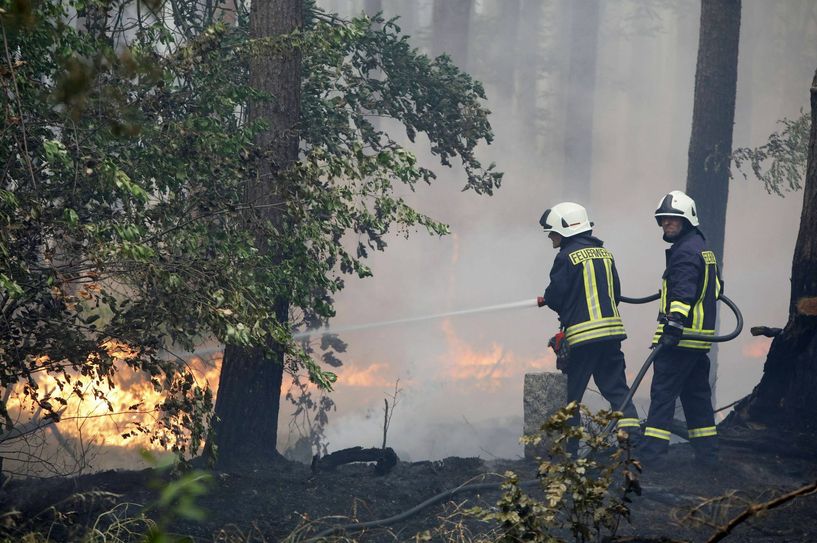 Die Trocken- und Hitzeperiode hält weiter an. Dadurch steigt die Waldbrandgefahr. Im Bild: der große Waldbrand zwischen Dreieck Potsdam und Fichtenwalde im Juli 2018 Foto: imago images / Future Image