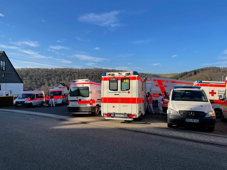 In Altlay wurden zahlreiche Rettungskräfte zusammengezogen.