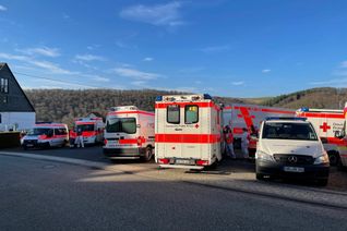 In Altlay wurden zahlreiche Rettungskräfte zusammengezogen.