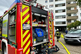 Beim Eintreffen der Einsatzkräfte am Brandort war das Feuer bereits erloschen. Die Brandwohnung musste allerdings belüftet werden.