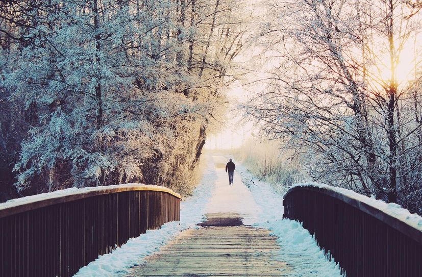 Die Tage werden kälter. Das sorgt für winterliche Straßen in der Region: Bei Schnee und Eis gilt die Räum- und Streupflicht.