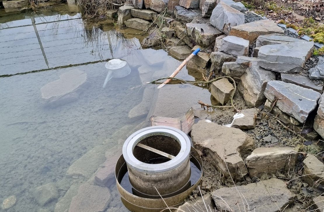 Abgesenkter Wasserspiegel nach der Zerstörungswut.