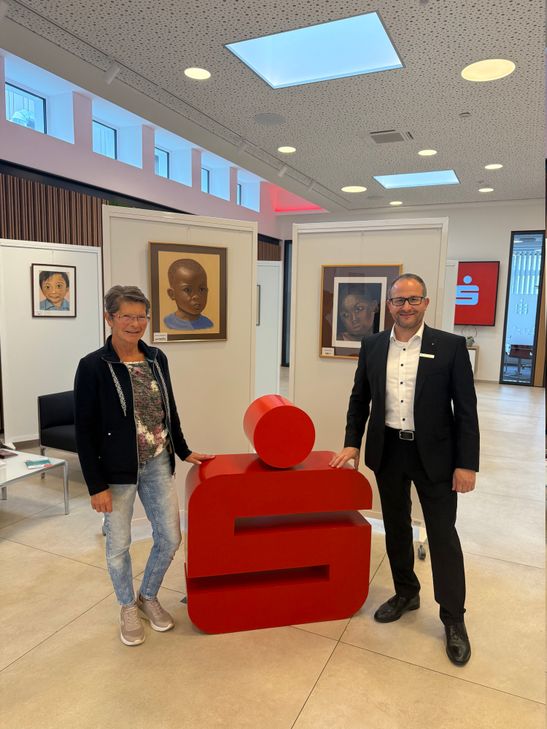 Irmtraud Gödtel und René Runkler, Leiter des BeratungsCenters Ahrweiler.