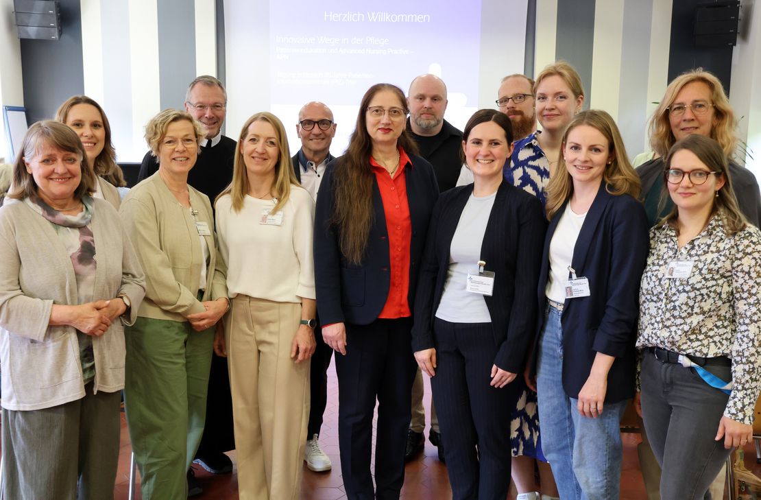 Gruppenbild zum Jubiläum: Mit einer Fachveranstaltung feierte das Patienten-Informationszentrum (PIZ) des Trierer Brüderkrankenhauses sein 20-jähriges Bestehen.