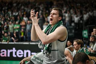 Marten Linßen von den Gladiatoren feuert seine Mannschaft an