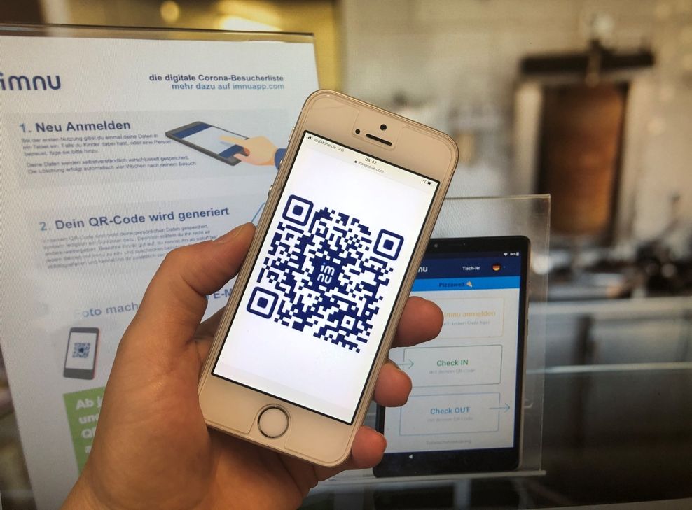 So sieht er aus: der persönliche QR-Code, den »Imnu« erzeugt (im Foto modifiziert, um Missbrauch auszuschließen). Damit kann man sich ganz einfach beim Corona-Test registrieren oder zum Gastronomie-Besuch anmelden. Foto: Neumann