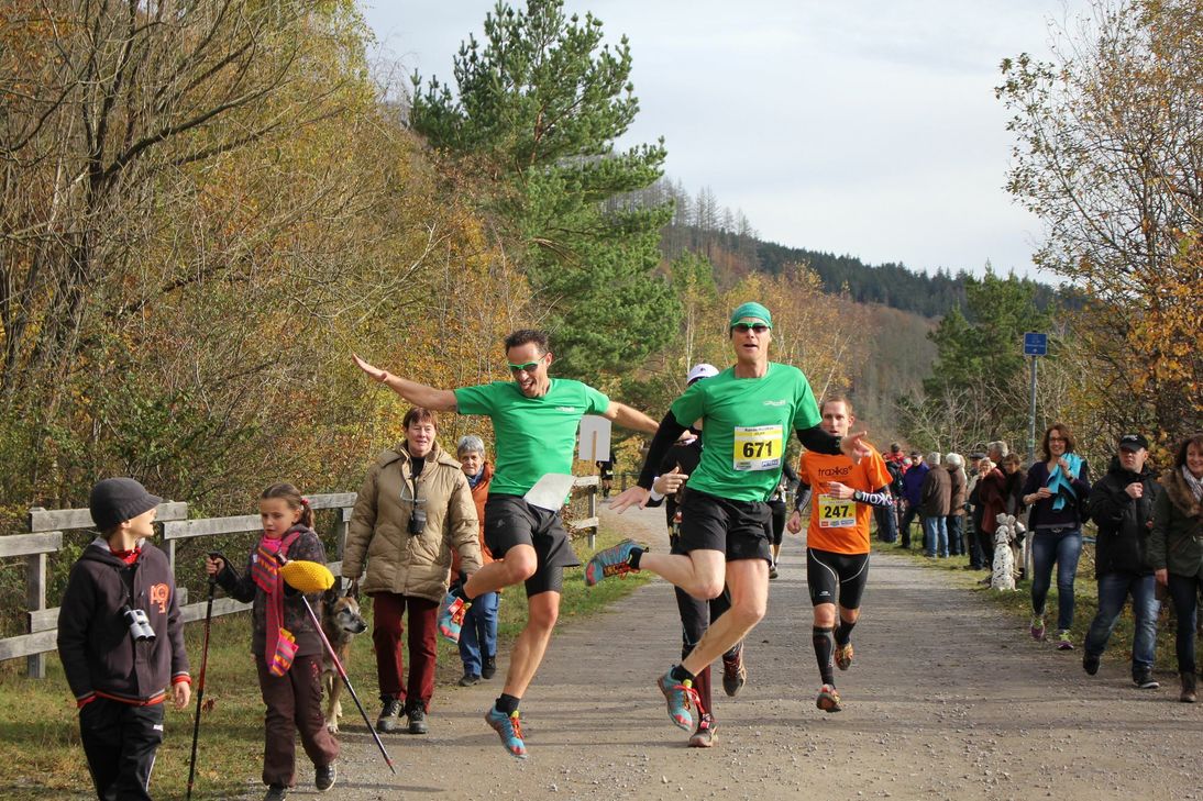 Die Beliebtheit des Rursee-Marathons ist ungebrochen: Über 600 Nennungen gibt es bereits für das Laufevent am 3. und 4. November in Einruhr. Foto: Alexis Koch