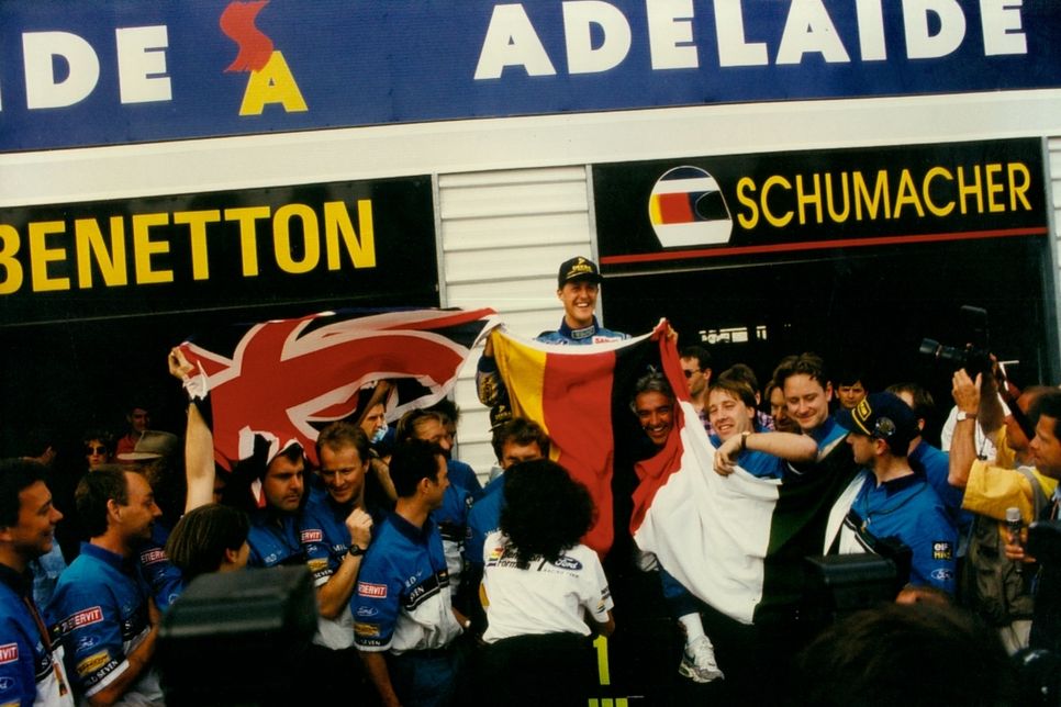 Beim GP von Australien wird "Schumi" 1994 in Adelaide zum ersten Mal Formel 1-Weltmeister mit Benetton. Foto: Jens Hoffmeister