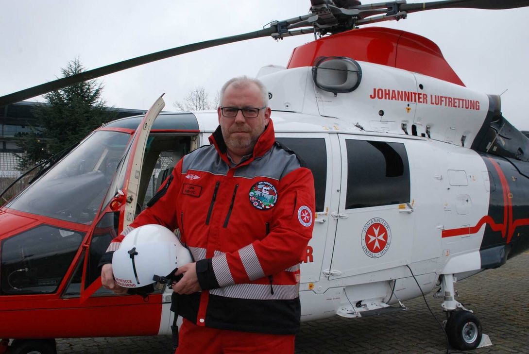 Armin Link ist regelmäßig mit dem Johanniter-Helikopter unterwegs. Der Chef des Rettungsdienstes am Nürburgring hat mit dafür gekämpft, dass die Rennstrecke mit dem Fluggerät ausgestattet wurde. Foto: Nolden