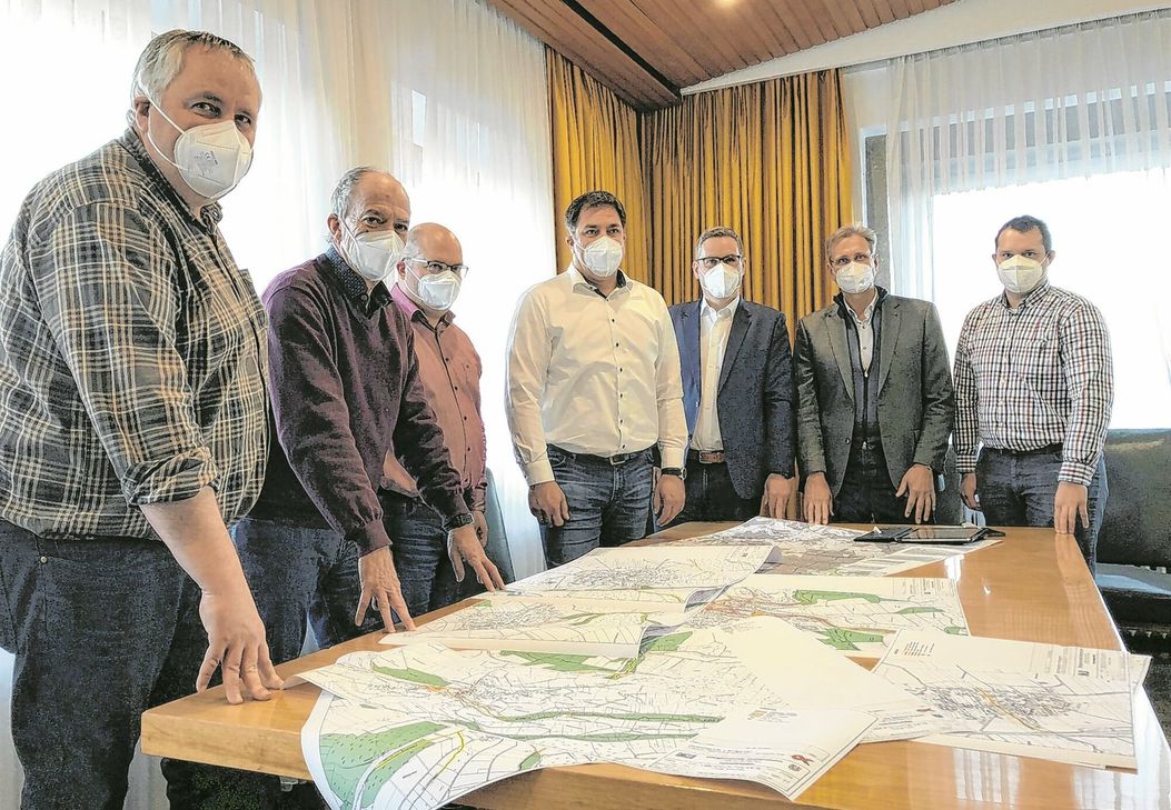 In der Gemeinde Nettersheim kümmert sich ein Wiederaufbauteam darum, wie die Folgen der Flutkatastrophe beseitigt werden können.