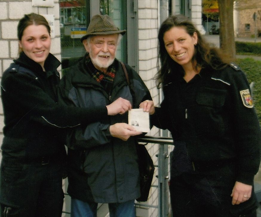 Dr. Hasso Pacyna hat sich nach mehr als 65 unfallfreien Jahren aus freien Stücken dazu entschlossen, seinen Führerschein abzugeben. Eine Entscheidung, die ihm nicht leicht gefallen ist. Foto: privat