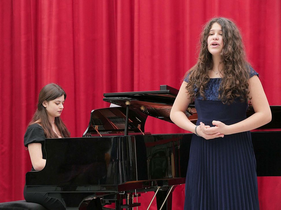 Elena Turcan (r.) und Miranda Shamiladze.