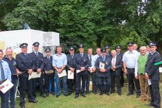 Für ihr langjähriges Ehrenamt wurden 18 Feuerwehrmänner mit dem Goldenen Feuerwehr-Ehrenzeichen ausgezeichnet.