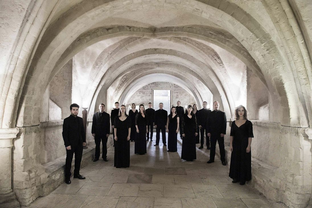 Der Chor Tenebrae: Seine Konzerte haben in England Kultstatus. Am 30. August singt er in Trier. Foto: Sim Canetty Clark
