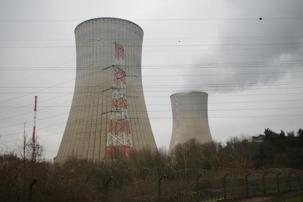 Der Lütticher Stadtrat hat für die Abschaltung des Atomkraftwerks in Tihange votiert und eine Resolution verabschiedet.