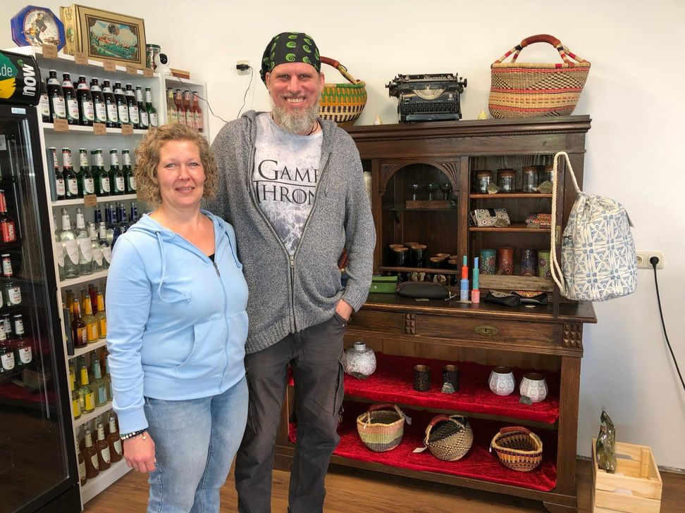 Silke Lister und Guido Benedens freuen sich auf kommenden Samstag, wenn sie in ihrem Laden »Eifel unverpackt« endlich Kunden begrüßen dürfen. Foto: T. Förster