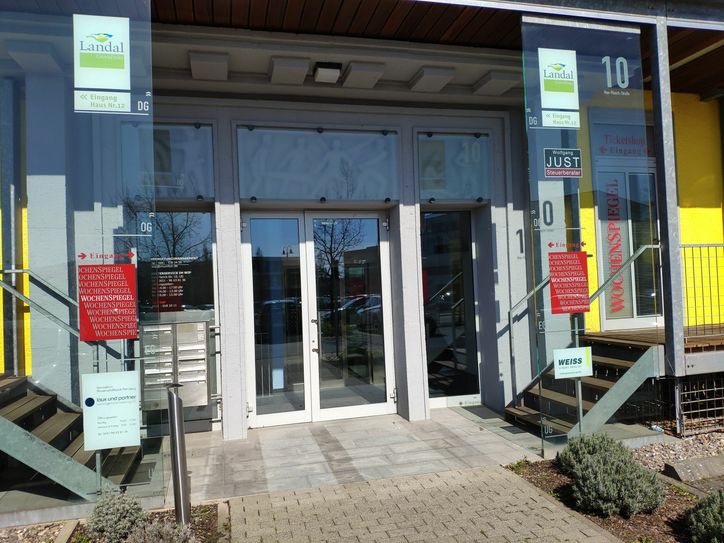 Unsere Mitarbeiter sind telefonisch für Sie erreichbar! Fotos: Kreller