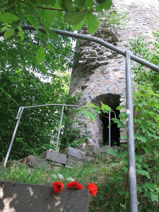 Der Turm von Burg Dhronecken. Foto: Fischer