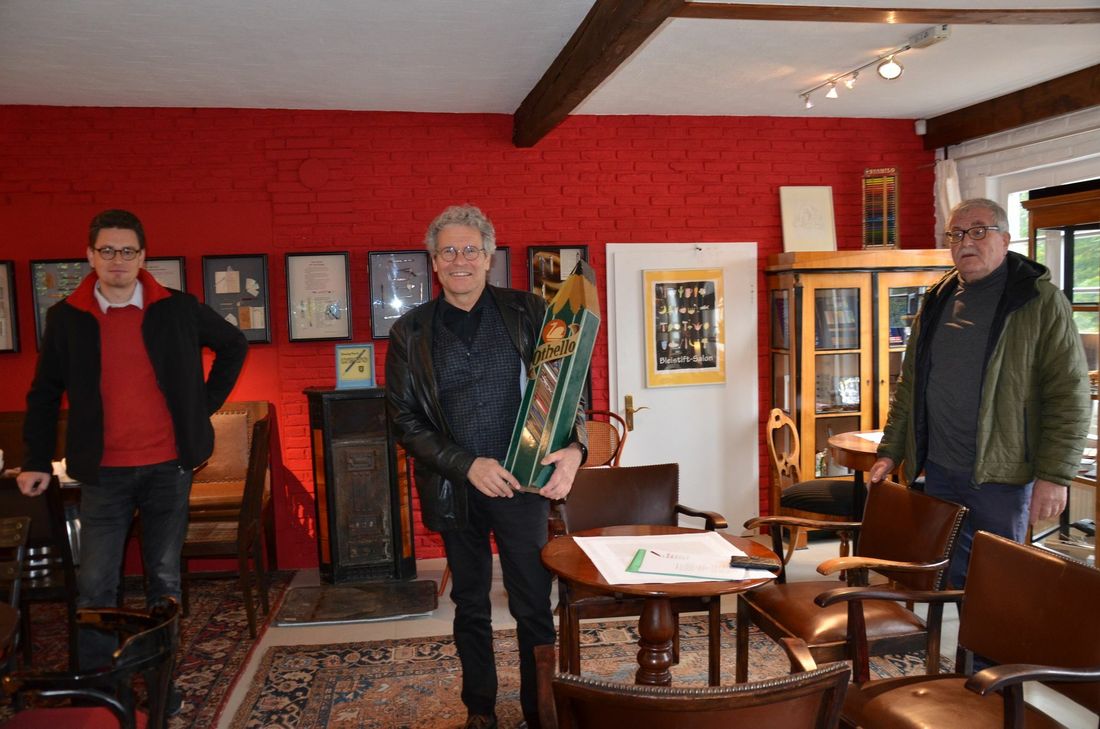 Lars Harmens hat mit seinem »Bleistift-Salon« im Weißen Pferdchen der Familie Schruff in Mützenich eine Bleibe gefunden, die zur Begegnungsstätte werden soll. Foto: T. Förster