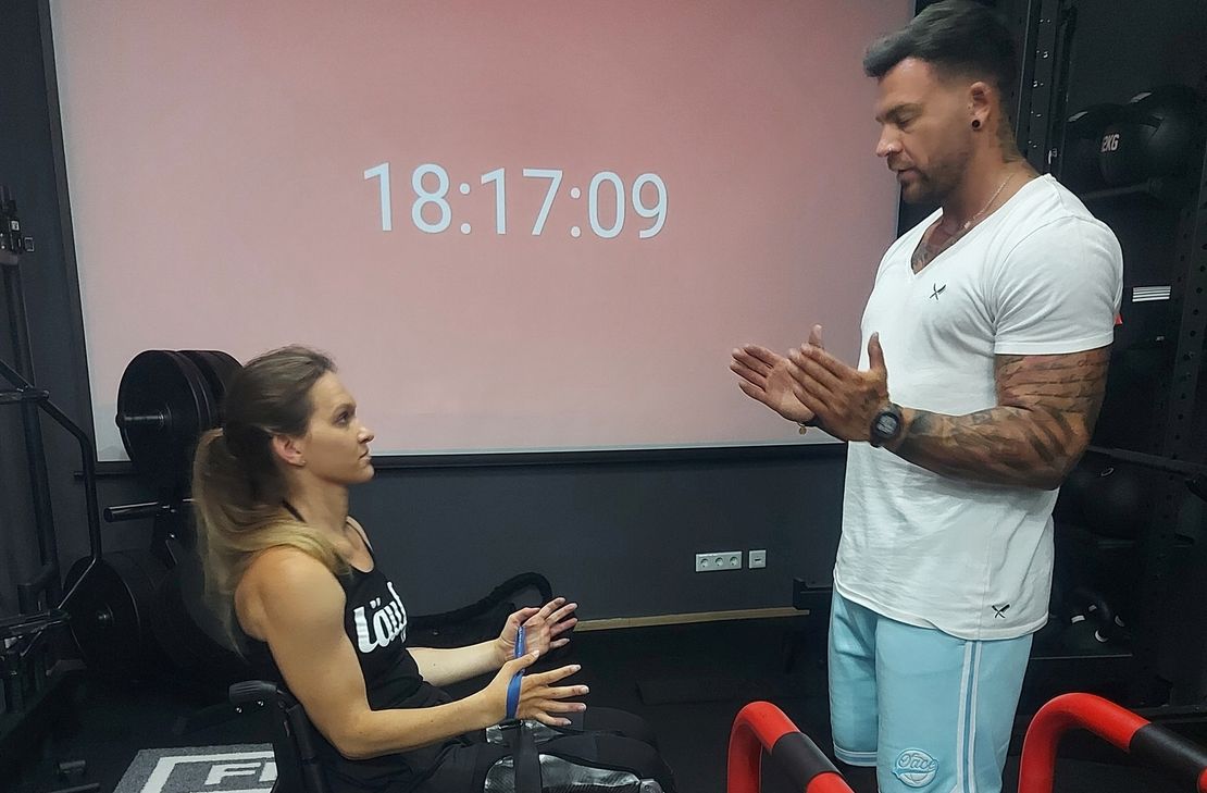 Jessicas Wille, möglichst schnell wieder auf die Beine zu kommen, ist ungebrochen.  »Eine absolute Kämpferin«, wie Influencer und Fitnesscoach Fabian Nießl (im Bild) der jungen Frau bescheinigt.