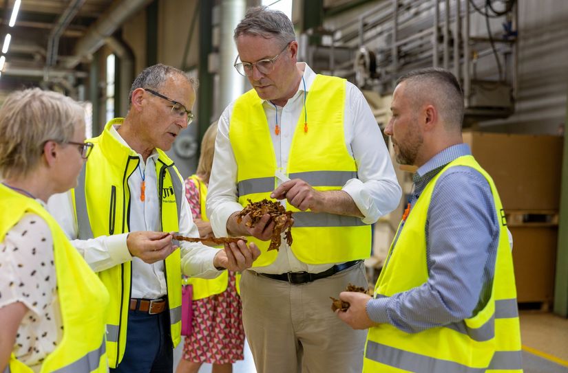 Schweitzer besuchte das JTI-Werk in Trier.