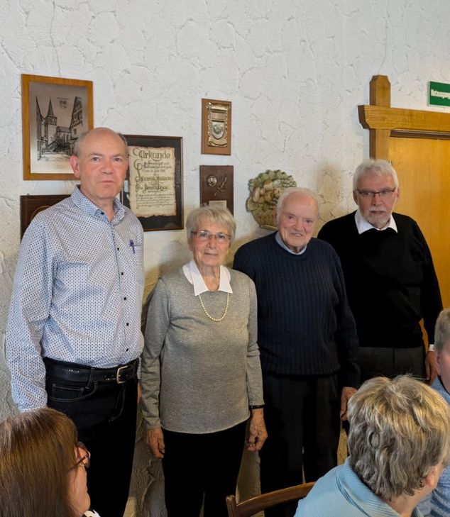 Der Seniorentag im Gasthaus Thomas Schnorbach in Lieg erfreute die älteren Mitbürgerinnen und Mitbürger mit einem abwechslungsreichen Programm und den Auftritten der Grundschulkinder.