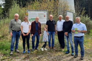 V.l.: Markus Becker, Lina Weinheimer, Alfons Nick, Charlotte und Christian Keimer, Lothar Seis, Klaus Dietrich und Uwe Hammes bei der Eröffnung.